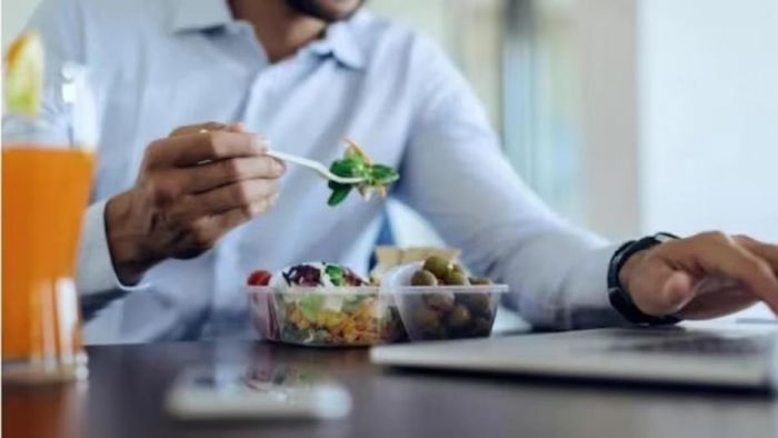 কোনদিকে মুখ করে খাওয়া উচিত