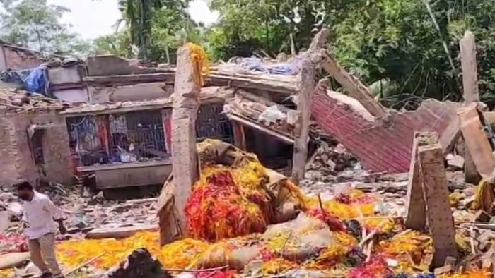 দত্তপুকুরের বেআইনি বাজি কারখানায় বিস্ফোরণ ঘিরে উত্তাল রাজ্য রাজনীতি