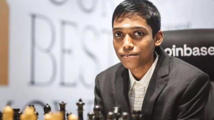 আর প্রজ্ঞানন্দ