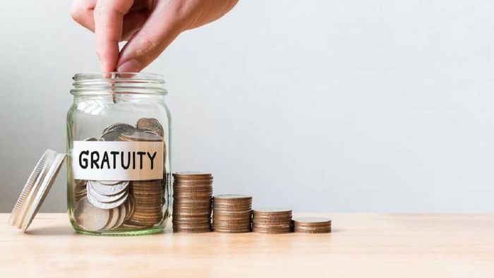 ৫ বছরের কম চাকরিতে গ্র্যাচুইটি মেলে? মেয়াদ পূর্তিতেও টাকা না-পেলে যা করণীয়।