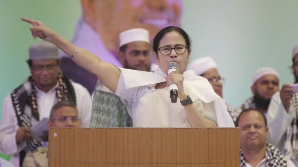 ইমাম-মোয়াজ্জেম ও পুরোহিতদের ভাতা বাড়ালেন মমতা, সহজে ঋণ দেওয়ার ঘোষণা