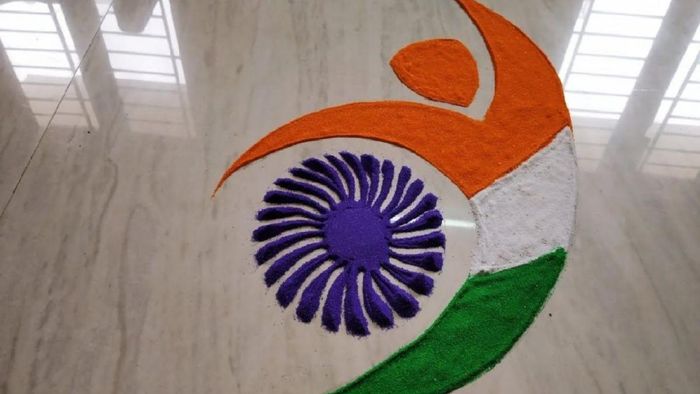 ভারতের ৭৭তম স্বাধীনতা দিবস উপলক্ষে ঘর বা অফিস সাজাতে দেখে নিন ৫ দুর্দান্ত রঙ্গোলির নকশা।