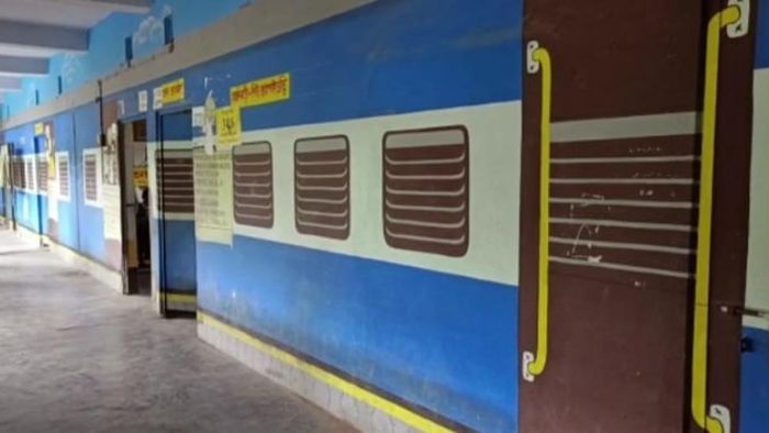 শিলিগুড়ির স্কুলে দাঁড়িয়ে হলদিবাড়ি-এনজেপি লোকাল, হাজিরা বাড়ছে পড়ুয়াদের