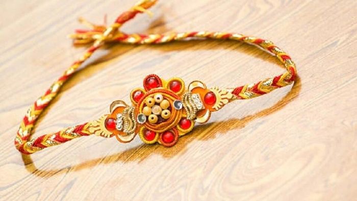 ভাইয়ের হাতে রাখি বাঁধার সময় গিঁট দেন তো? নইলে লাভ হয় না