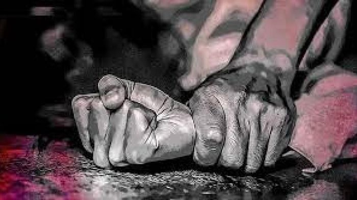 শিশুকে ফেলে দেওয়ার ভয় দেখিয়ে চলন্ত ট্রেনে ধর্ষণের অভিযোগ, গ্রেফতার ২