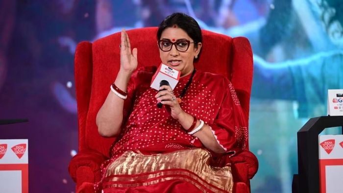 স্মৃতি ইরানি কেন রেগে যান? কেন্দ্রীয় মহিলা উন্নয়নমন্ত্রী যা জবাব দিলেন...