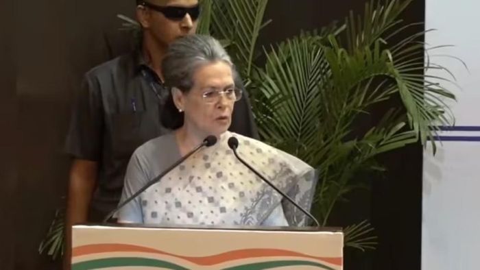 বিচ্ছিন্নতাবাদীদের সরকারের সমর্থন মিলছে, কেন্দ্রকে নিশানা সনিয়ার