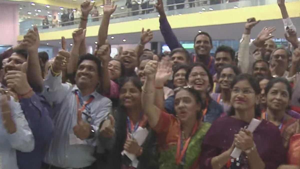 করতালি বিজ্ঞানীদের