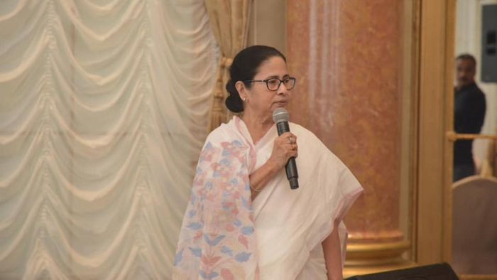 বিনিয়োগ টানতে বর্তমানে স্পেনে রয়েছেন বাংলার মুখ্যমন্ত্রী