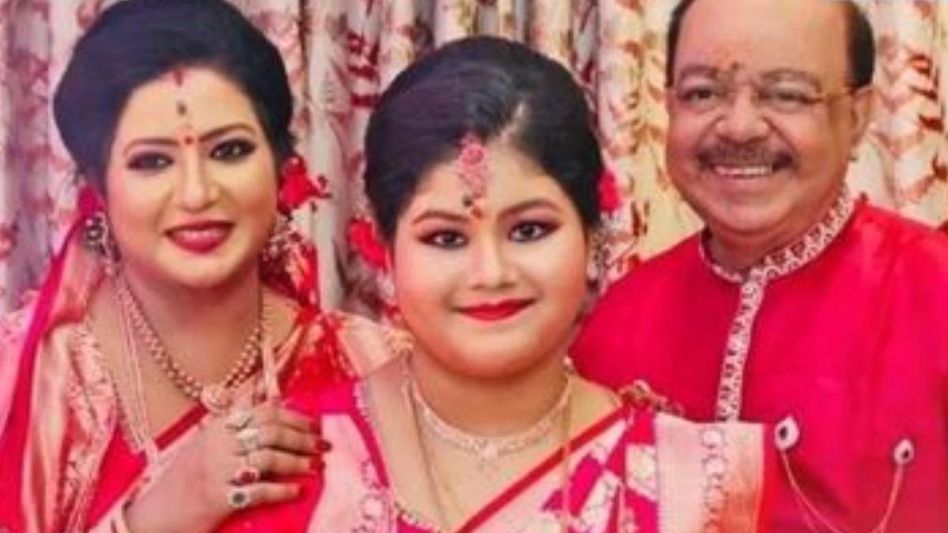 কন্যার পদবী আর নয় মণ্ডল, 'দুষ্টু' শোভনকে ধন্যবাদ বৈশাখীর কন্যার পদবী আর নয় মণ্ডল, 'দুষ্টু' শোভনকে ধন্যবাদ বৈশাখীর