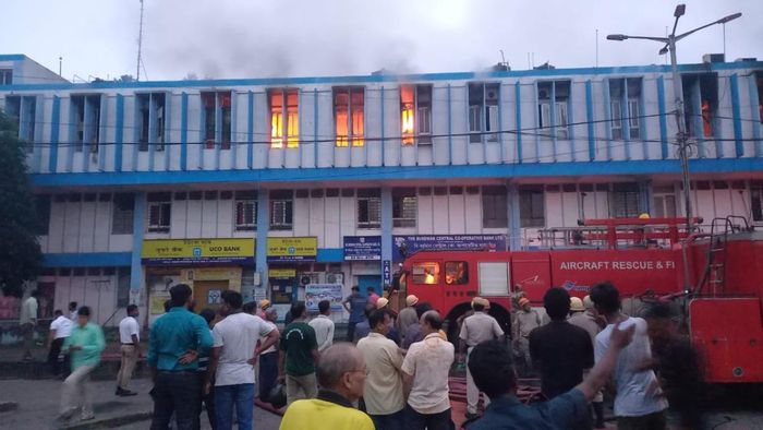 আসানসোল- দুর্গাপুর উন্নয়ন পর্ষদের দফতরে বিধ্বংসী আগুন