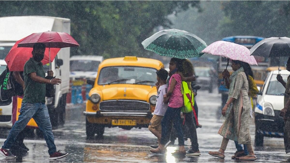 বঙ্গোপসাগরে ঘনাচ্ছে নিম্নচাপ, আজ থেকেই দক্ষিণবঙ্গে ভারী বৃষ্টি, চলবে কতদিন? 