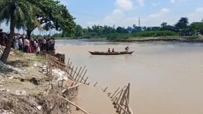 বিহারের বাগমতী নদীতে নৌকাডুবি