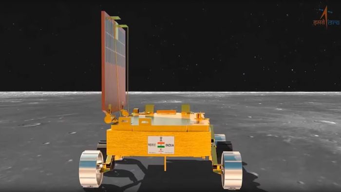 চাঁদে কতটা হেঁটেছে রোভার প্রজ্ঞান? ISRO প্রধান দিলেন সুখবর