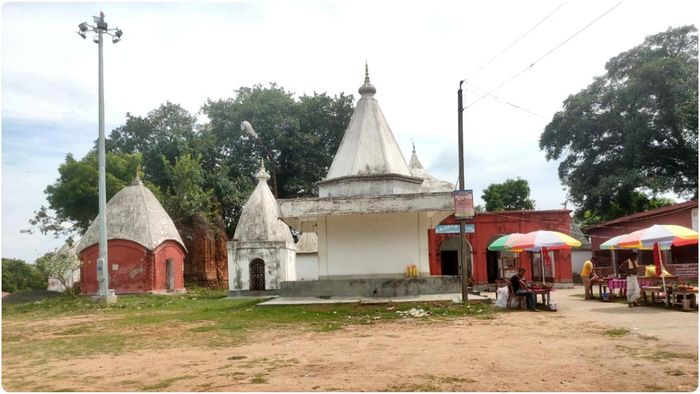 ৭০০ বছরের ইতিহাস-খুব জাগ্রত কিরীটেশ্বরী মন্দির; ঘুরে আসুন দেশের সেরা পর্যটন গ্রাম থেকে।