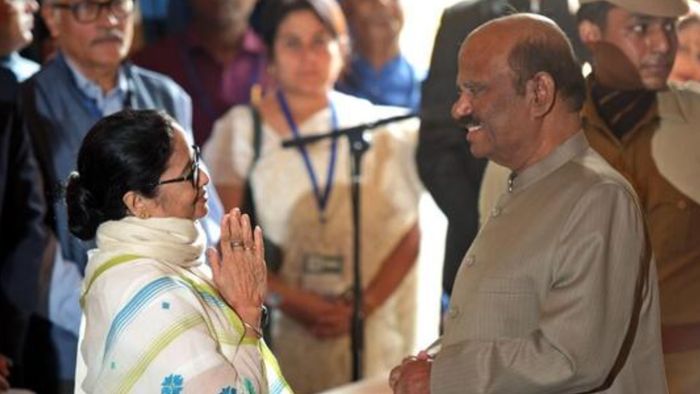 মমতা বন্দ্যোপাধ্যায় ও সিভি আনন্দ বোস।