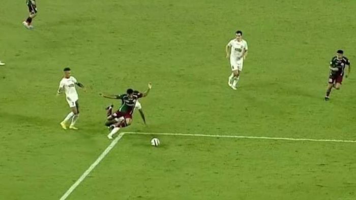 সেমিফাইনালের সেই বিতর্কিত পেনাল্টির স্ক্রিনশট।