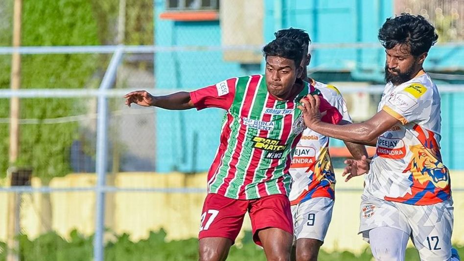 ১০ জনে খেলেও মোহনবাগানকে হারাল অভিষেকের ডায়মন্ড হারবার ১০ জনে খেলেও মোহনবাগানকে হারাল অভিষেকের ডায়মন্ড হারবার