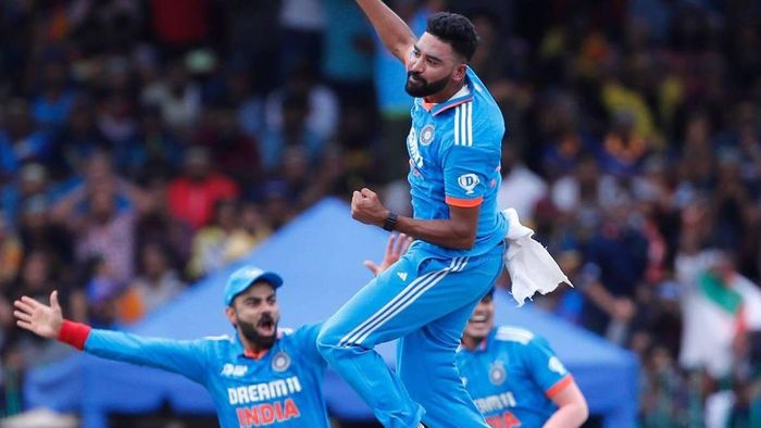 ৬ উইকেট সিরাজের