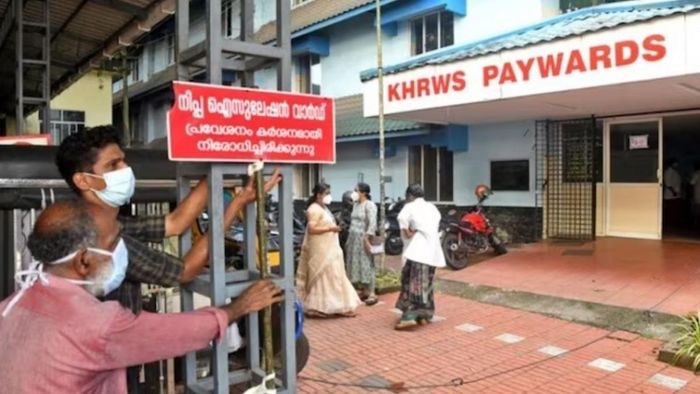 কেরলের কোঝিকোড়ে সাতটি গ্রাম পঞ্চায়েতে কন্টেনমেন্ট জোন করল কেরল সরকার।