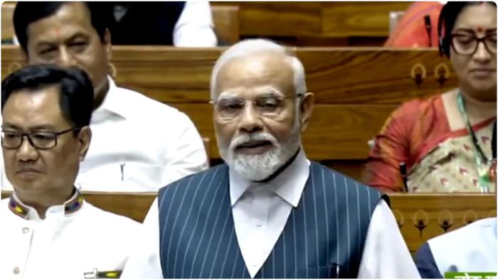 নতুন সংসদে সংসদের কার্যক্রম শুরুর আগে বক্তব্য রাখেন প্রধানমন্ত্রী নরেন্দ্র মোদী।