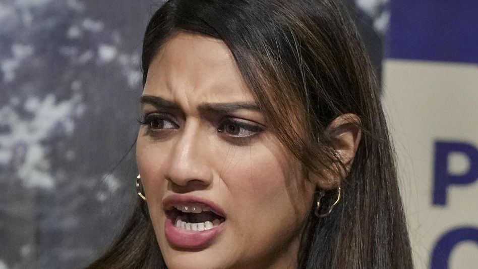 ফ্ল্যাট দুর্নীতি: হাতে ফাইল, সময়ের আগেই সিজিও কমপ্লেক্সে হাজির নুসরত ফ্ল্যাট দুর্নীতি: হাতে ফাইল, সময়ের আগেই সিজিও কমপ্লেক্সে হাজির নুসরত