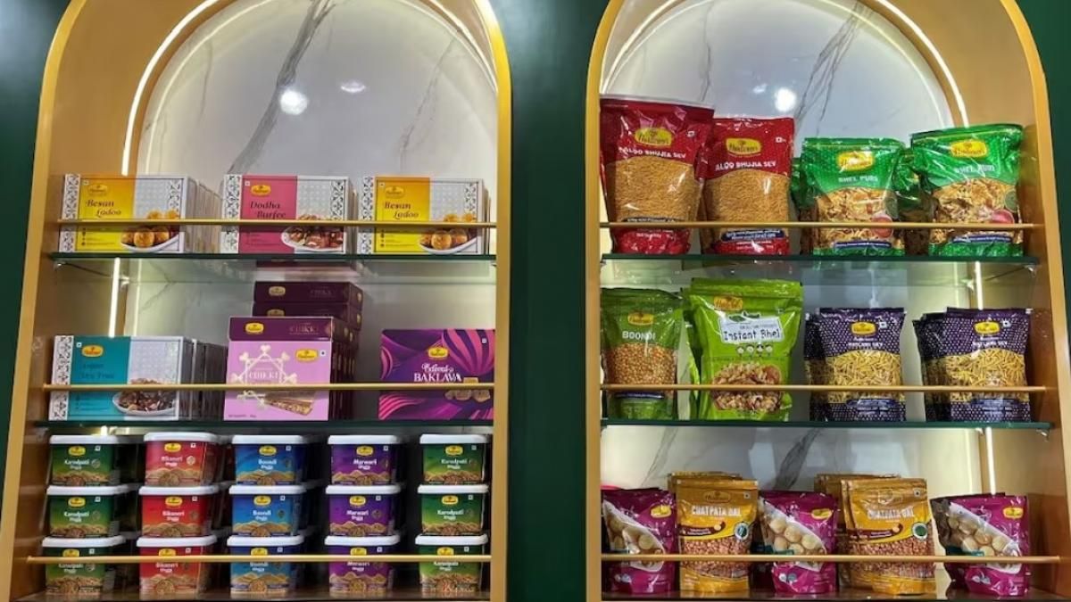 হলদিরামের অর্ধেকের বেশি মালিকানা TATA-র হাতে? চুক্তি নিয়ে দর কষাকষি