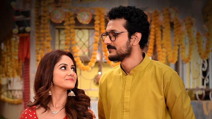 তৃণা সাহা ও কৌশিক রায়