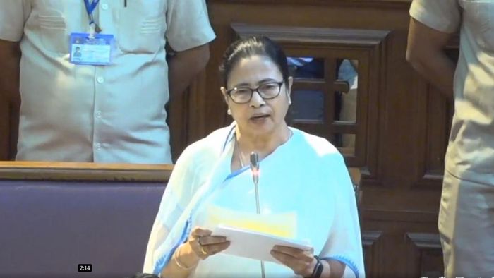 মন্ত্রী ও বিধায়কদের মাইনে বাড়ানোর ঘোষণা মুখ্যমন্ত্রীর