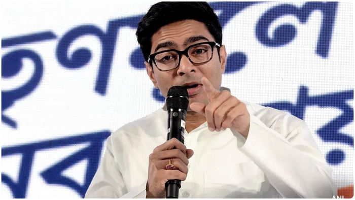 হাই কোর্টের নির্দেশ মেনে মঙ্গলবার রাত ১২টার আগেই এনফোর্সমেন্ট ডিরেক্টরেট (ED)-এর দফতরে নথি এবং তথ্য জমা দিলেন অভিষেক বন্দ্যোপাধ্যায়।