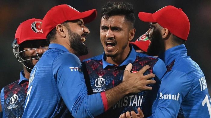 মুজিবকে ঘিরে আফগান ক্রিকেটারদের উল্লাস
