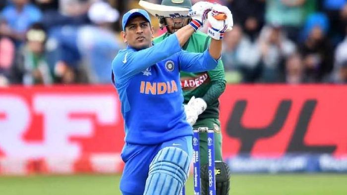 বাংলাদেশের বিরুদ্ধে ধোনি