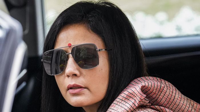 মহুয়া মৈত্র