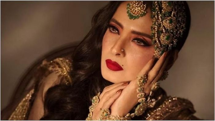 বলিউড অভিনেত্রী রেখা