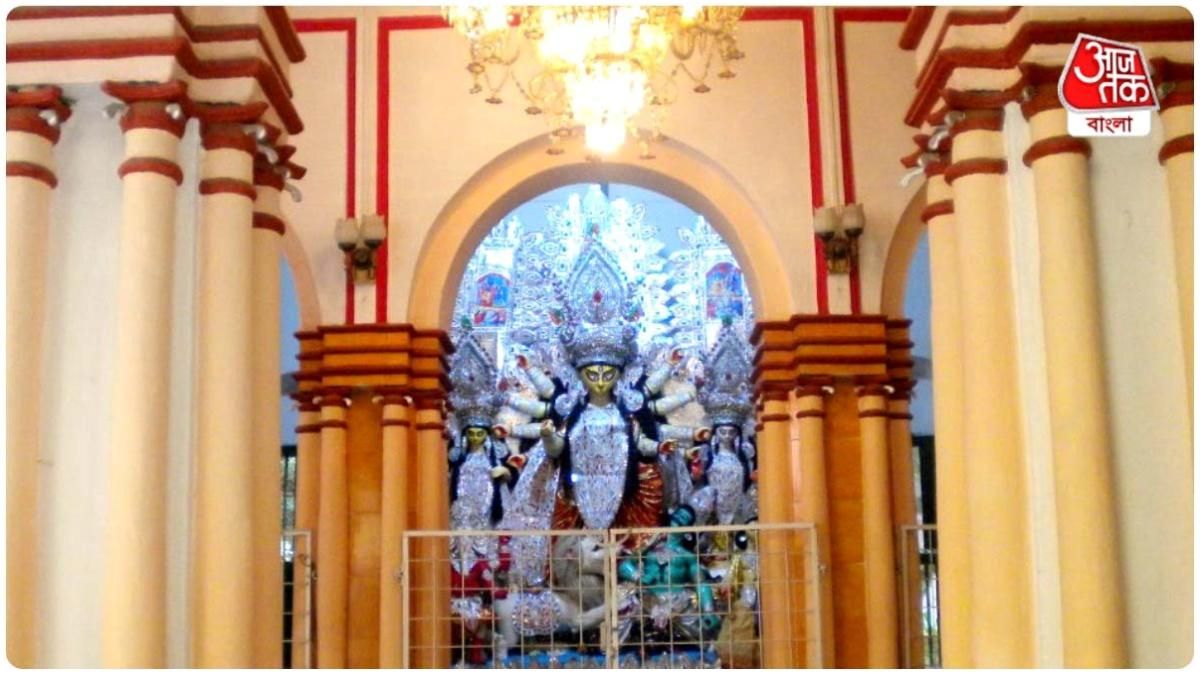 শিবপুরের ৩৩৮ বছরের পুরনো রায়চৌধুরী বাড়ির দুর্গাপুজো, জয়প্রিয়তায় টেক্কা দেয় বারোয়ারি পুজোকে।