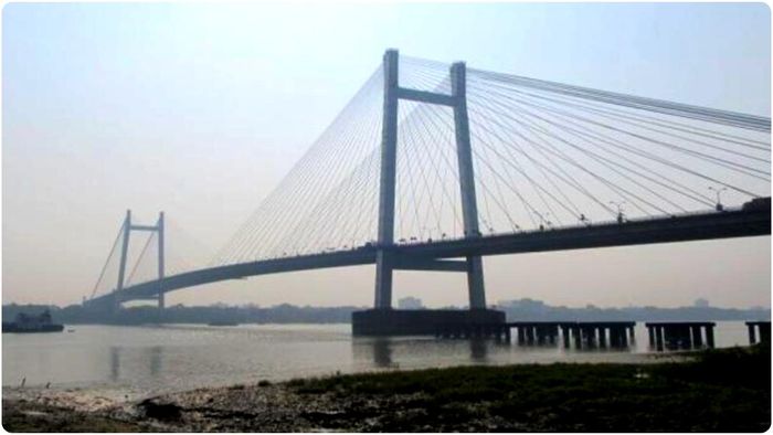 কলকাতার অন্যতম গুরুত্বপূর্ণ প্রবেশদ্বার দ্বিতীয় হুগলি সেতু টানা কয়েকমাস আংশিক বন্ধ রাখা হবে।