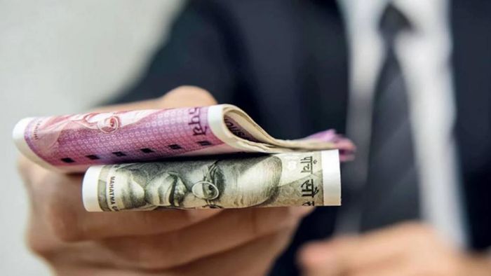 পিএম স্বানিধি যোজনা (PM Svanidhi Yojana) হল কেন্দ্র সরকারের চালু করা একটি প্রকল্প, যার অধীনে সেই সমস্ত রাস্তার বিক্রেতা বা হকারদের সুবিধা দেওয়া হচ্ছে।