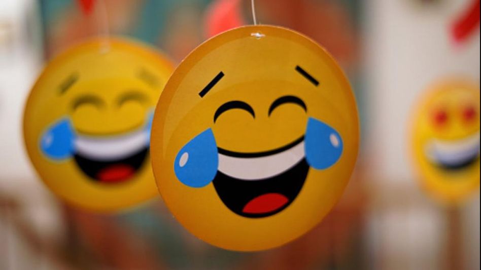 বাবা-ছেলের বয়স সমান হয় কীভাবে? পিতা ও পুত্রকে নিয়ে এই মজাদার জোকস মিস করবেন না!  বাবা-ছেলের বয়স সমান হয় কীভাবে? পিতা ও পুত্রকে নিয়ে এই মজাদার জোকস মিস করবেন না!