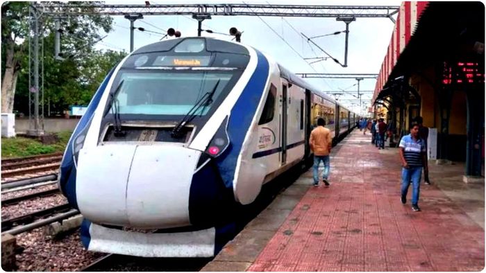 শীঘ্রই চালু হচ্ছে বন্দে ভারতের স্লিপার কোচ ট্রেন, দেখুন অন্দরমহলের ছবি।