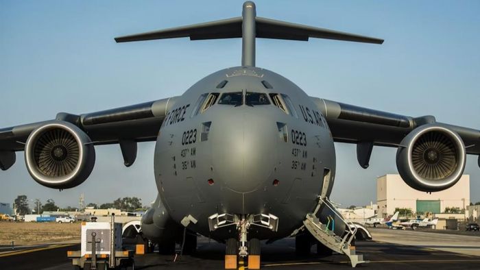 যুদ্ধে ঢুকে পড়ল আমেরিকা, গোলাবারুদ নিয়ে প্রথম বিমান পৌঁছল ইজরায়েলে