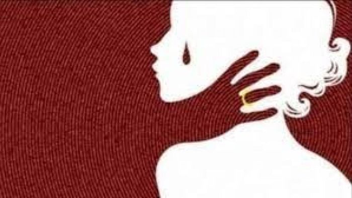 মালদায় বধূকে বিবস্ত্র করে 'মারধর-খুনের চেষ্টা', মৃত ভেবে ফেলে এসেছিলেন স্বামী-শাশুড়ি