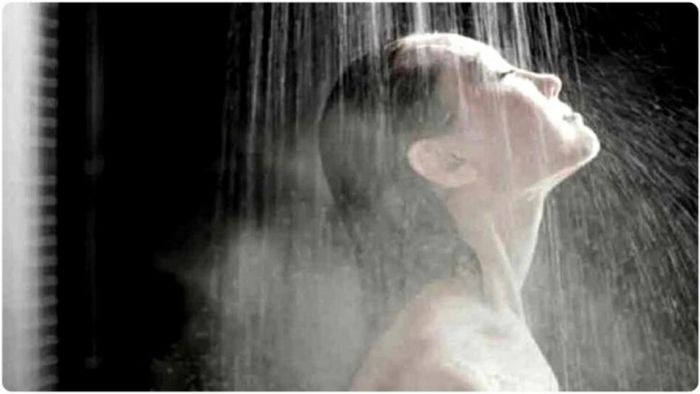 শীতে গরম জলে স্নানে বিপদ, হতে পারে হার্ট অ্যাটাক; আরও কী বিপদ ?