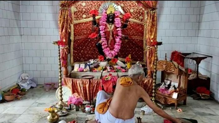 চা শ্রমিকদের মন ভাল রাখতে সে বার এই কালীপুজো শুরু করলেন সাহেবরাই, বাকিটা... সংগৃহীত ছবি