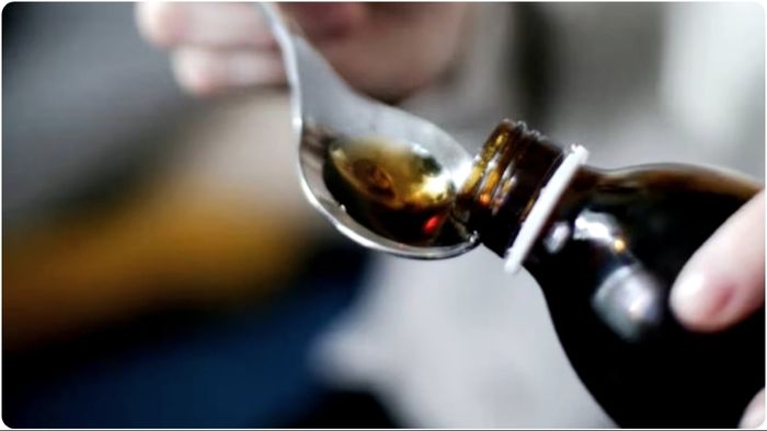 নাছোড় কাশি ভোগাচ্ছে? বাড়িতেই বানিয়ে নিন অব্যর্থ কাফ সিরাপ; রইল রেসিপি।