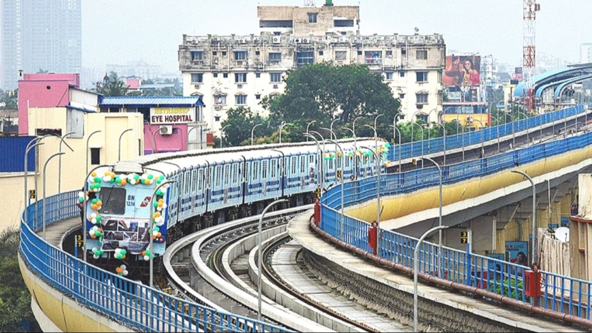 নিউ ইয়ারে মেট্রোর চমক, চলতি বছরে মেট্রো থেকে নতুন কী পেল কলকাতা? নিউ ইয়ারে মেট্রোর চমক, চলতি বছরে মেট্রো থেকে নতুন কী পেল কলকাতা?