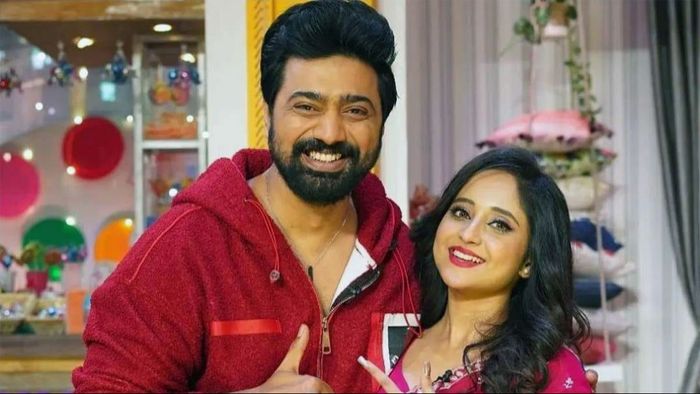 দেব ও সৌমিতৃষা (ছবি: ফেসবুক)