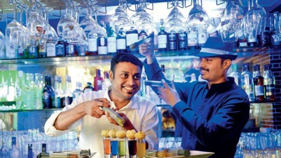 রাম, হুইস্কি না ভদকা, কলকাতায় কোন ব্র্যান্ডের পানীয় সবথেকে বেশি বিক্রি হচ্ছে বর্ষবরণে? রাম, হুইস্কি না ভদকা, কলকাতায় কোন ব্র্যান্ডের পানীয় সবথেকে বেশি বিক্রি হচ্ছে বর্ষবরণে?