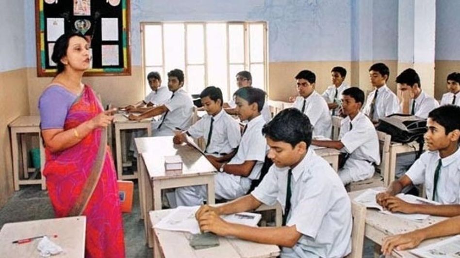 রাজ্যের সরকারি স্কুলের শিক্ষকদের জন্য কড়া নিয়ম, আজ থেকেই লাগু রাজ্যের সরকারি স্কুলের শিক্ষকদের জন্য কড়া নিয়ম, আজ থেকেই লাগু