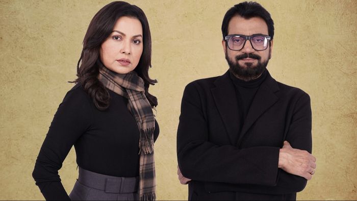 'দ্য লুপ' ছবির লুকে ইন্দ্রাণী দত্ত ও চিরঞ্জিৎ চক্রবর্তী( ছবি: সংগৃহীত)