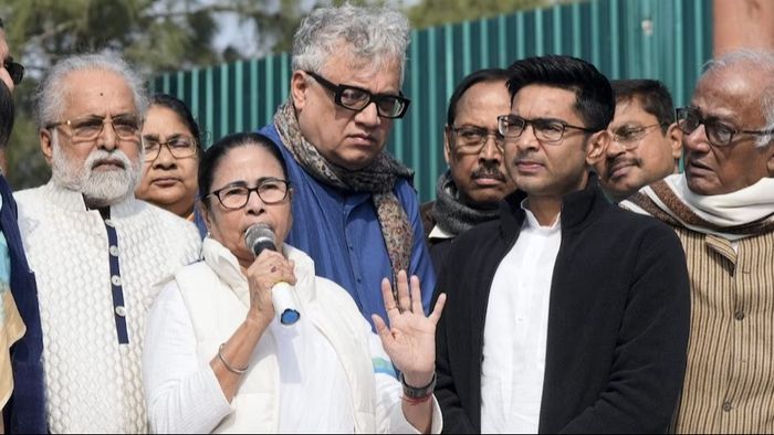 'ইন্ডিয়া' জোট ভার্চুয়াল বৈঠকে থাকছেন না মমতা